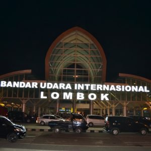 bandara lombok ditutup erupsi gunung agung